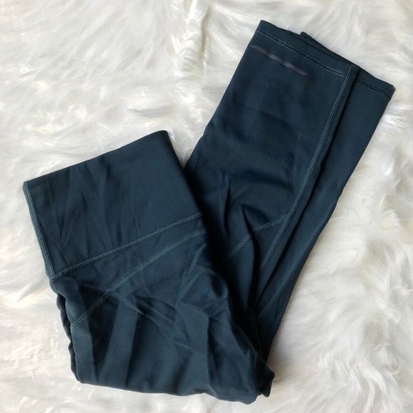 NWOT Athleta Blue Stealth Capri - Picture 6 of 6